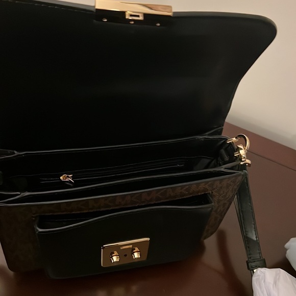 MK - Picture 6 of 14